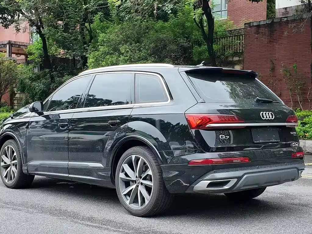 Audi Q7 2021 — фото 12