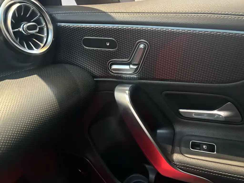Mercedes-Benz A-Class 2018 — фото 11