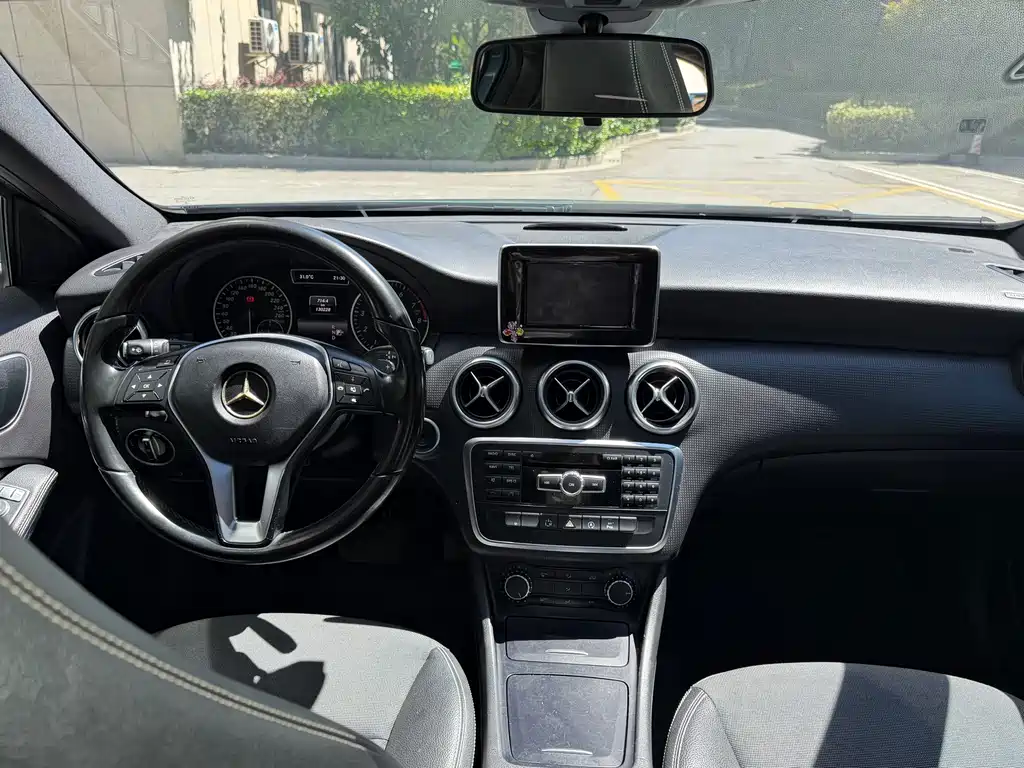 Mercedes-Benz A-Class 2015 — фото 10
