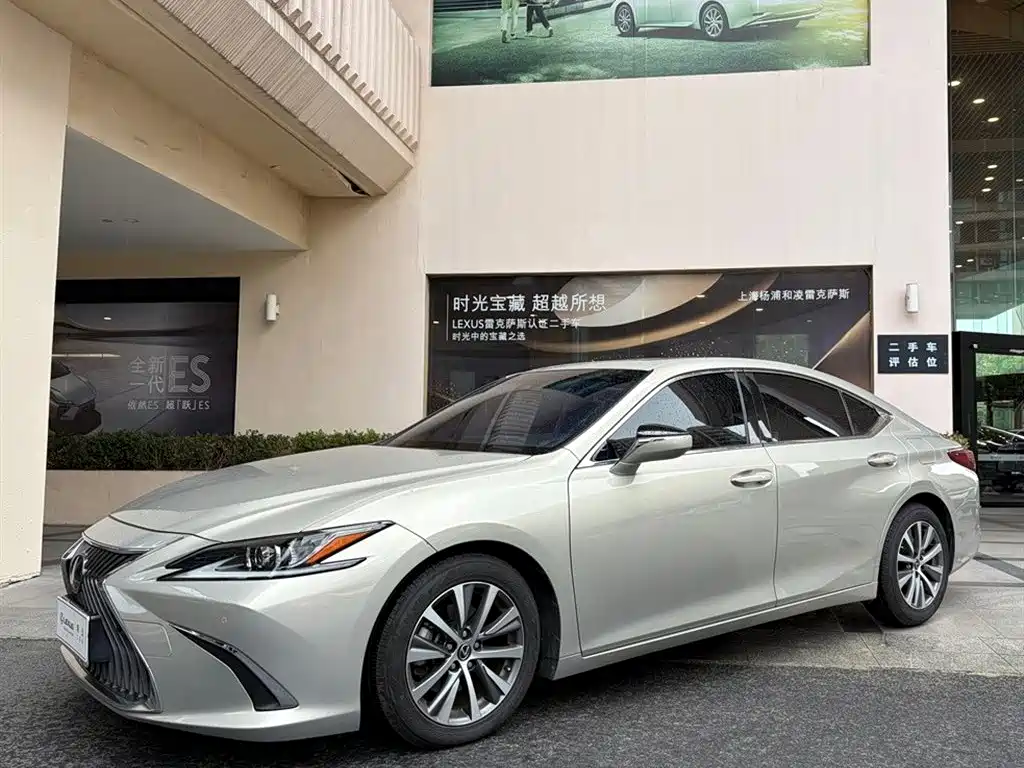 Lexus ES 2019
