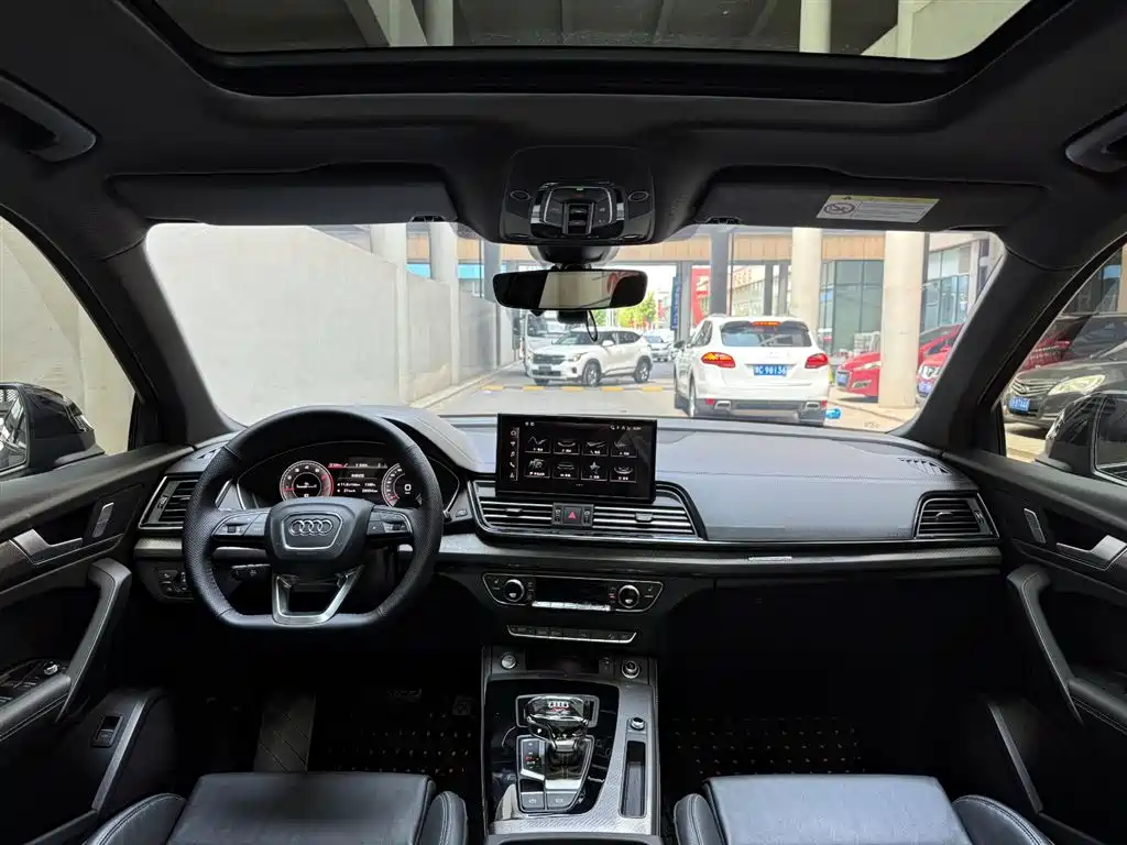 Audi Q5L 2023 — фото 11