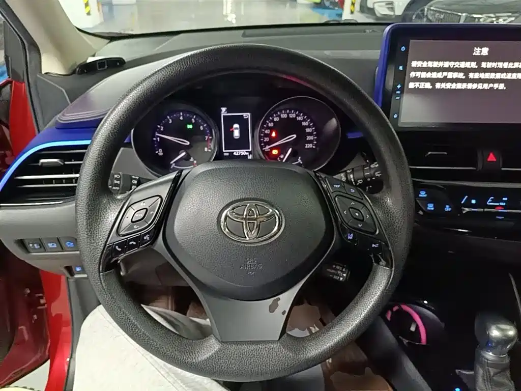 Toyota C-HR 2020 — фото 11