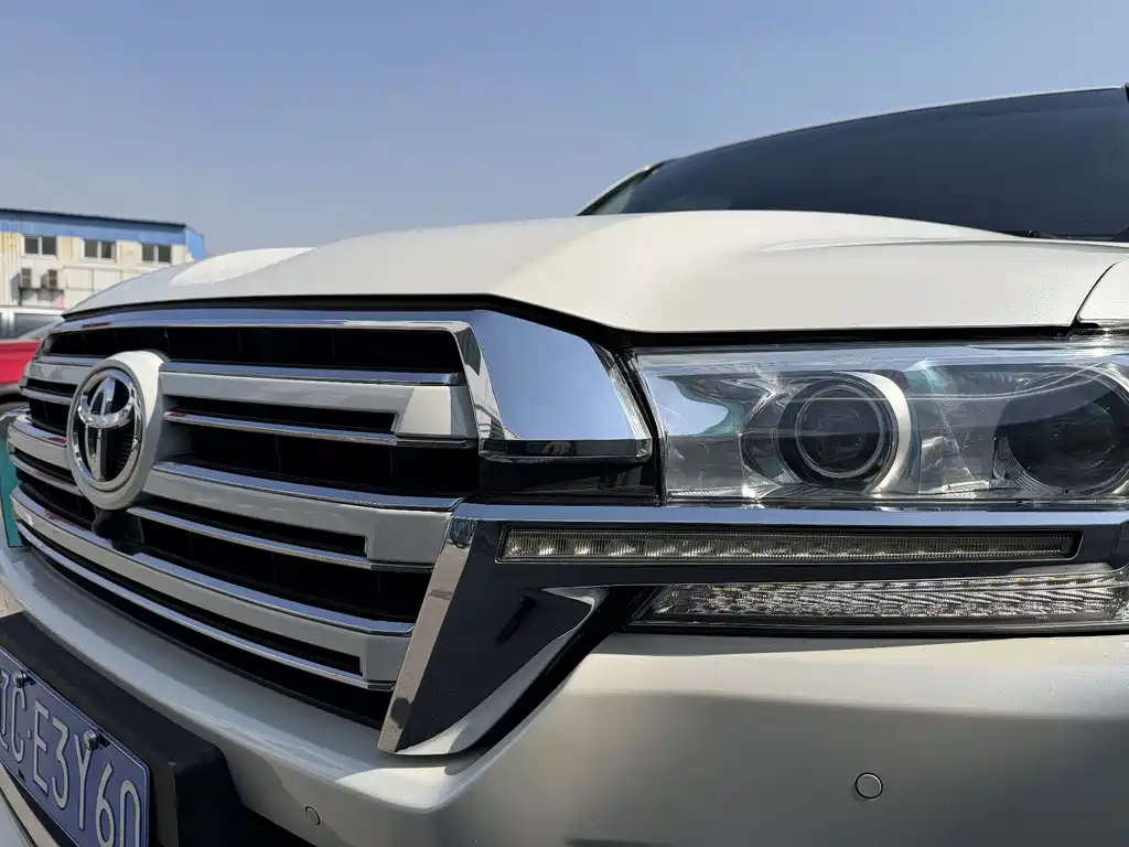 Toyota Land Cruiser 2018 — фото 23