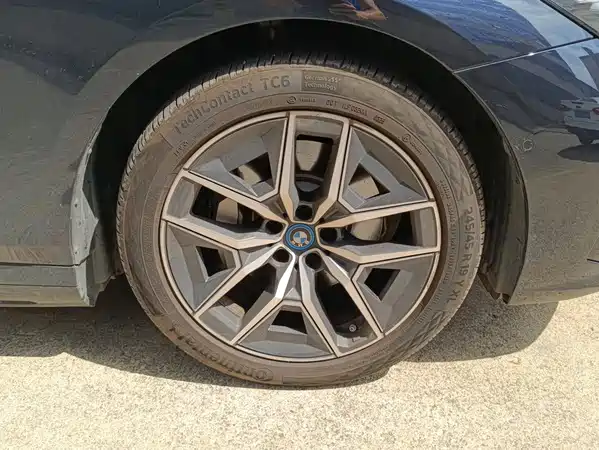 BMW i5 2025