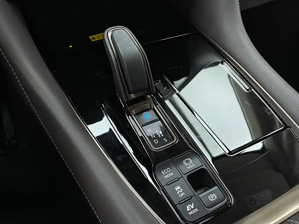 Toyota Vellfire 2023 — фото 17