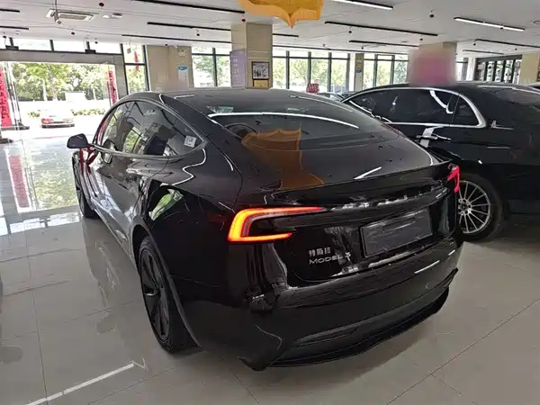 Tesla Model 3 2025