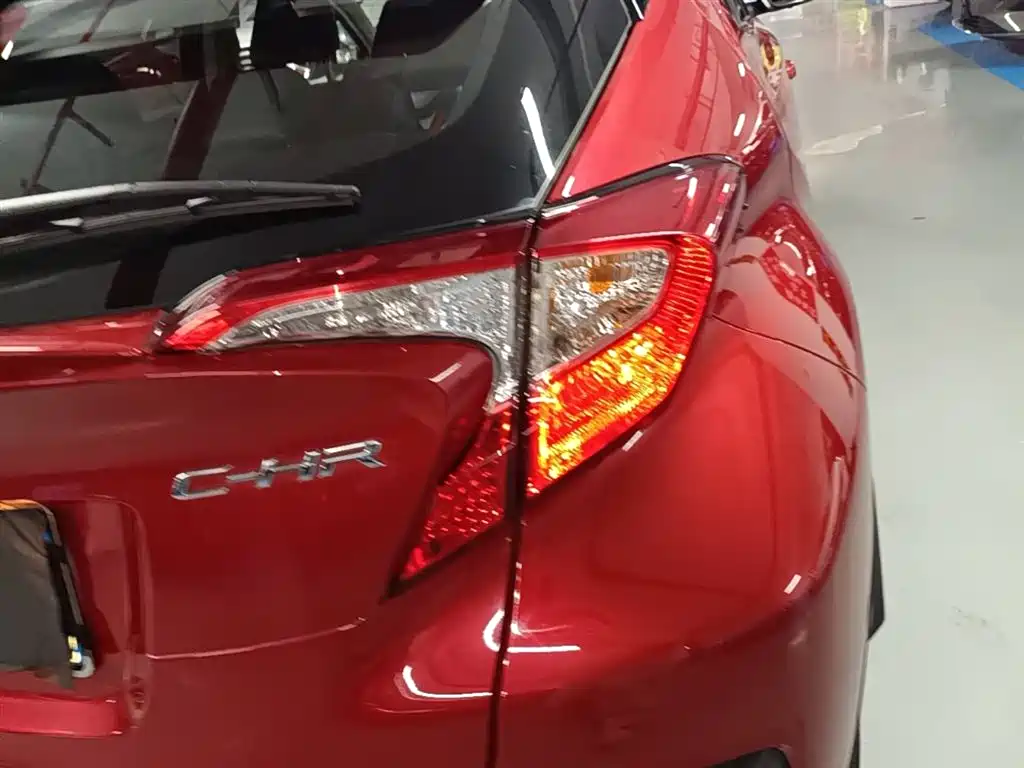 Toyota C-HR 2020 — фото 8