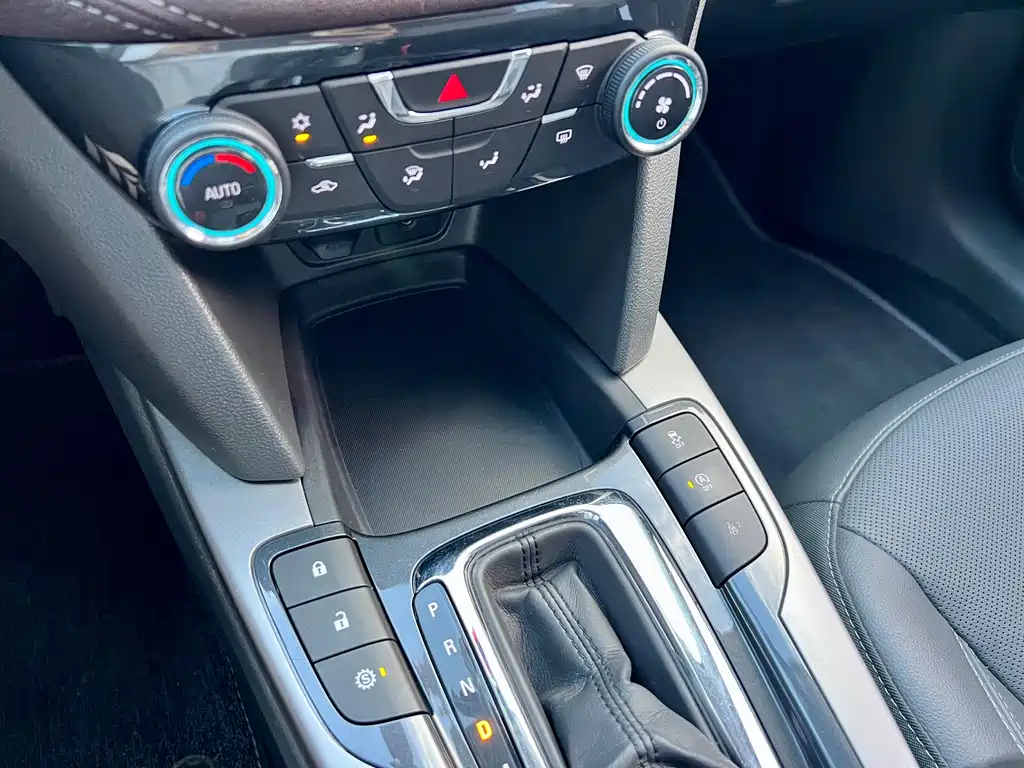Chevrolet Malibu 2018 — фото 15