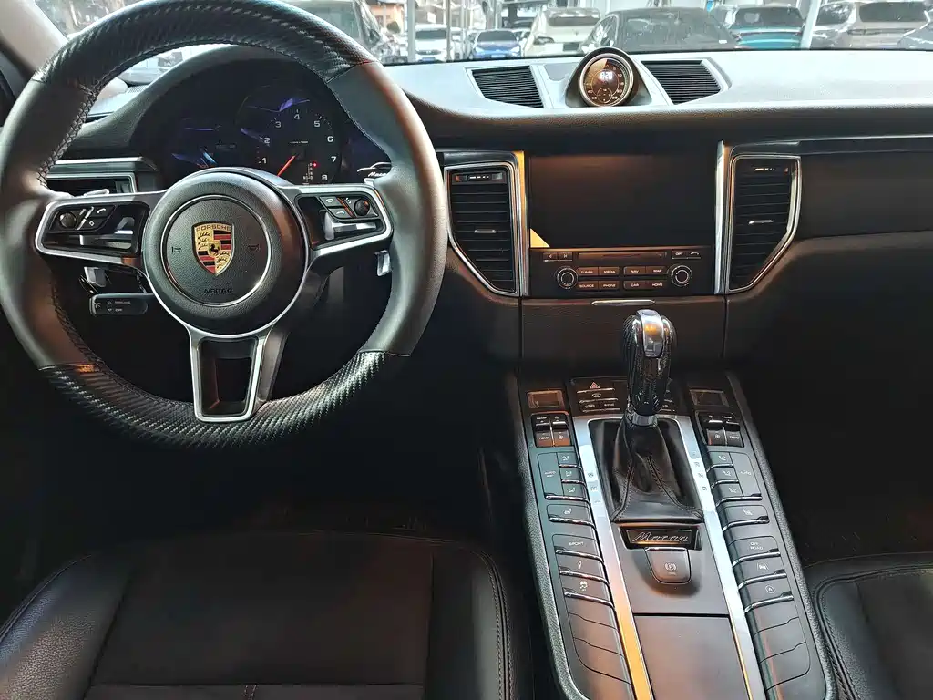Porsche Macan 2018 — фото 10