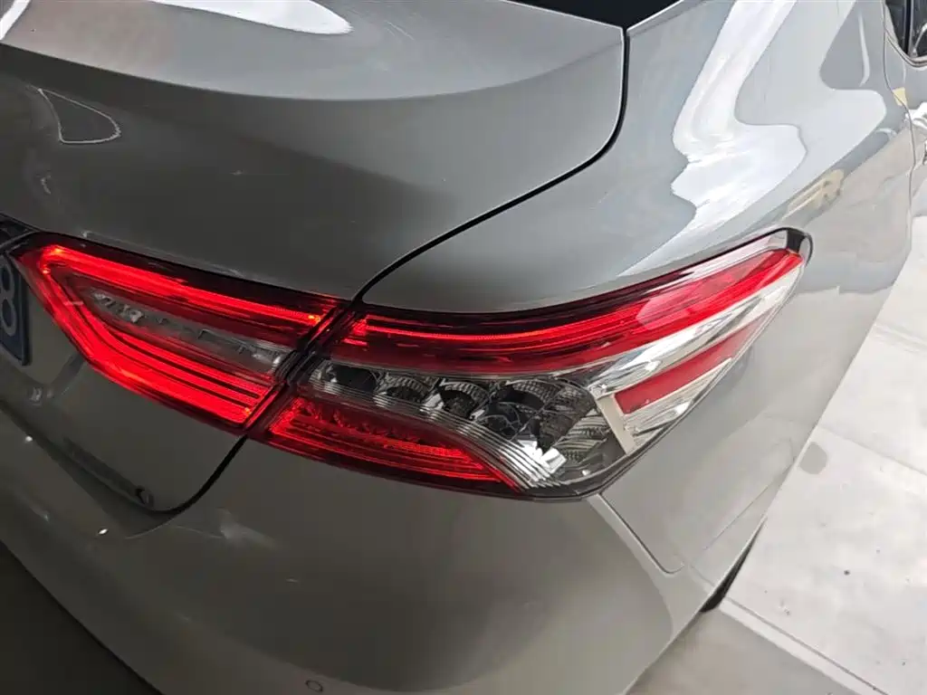 Toyota Camry 2023 — фото 24