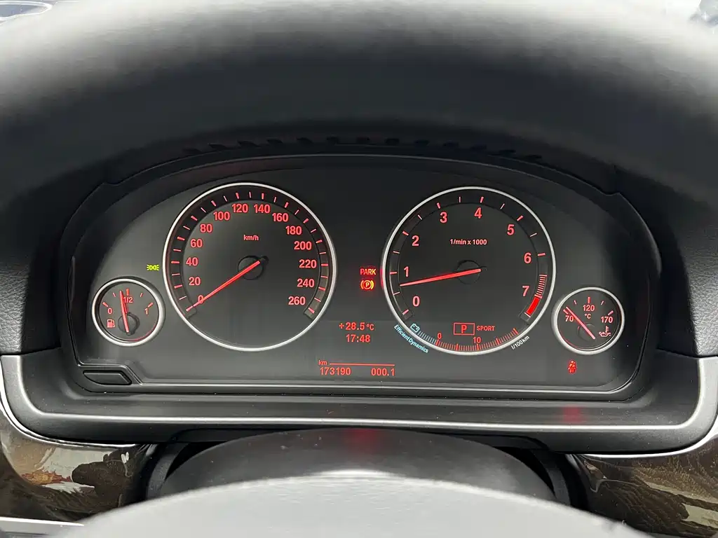 BMW 5 Series 2013 — фото 17