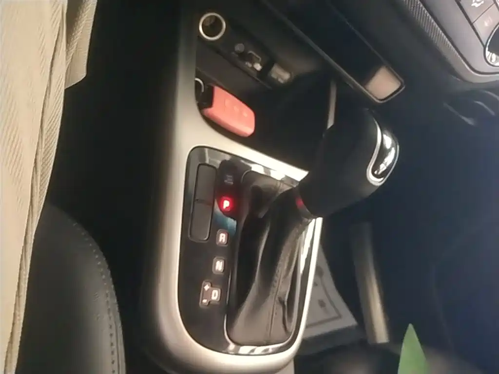 Kia KX3 2017 — фото 14