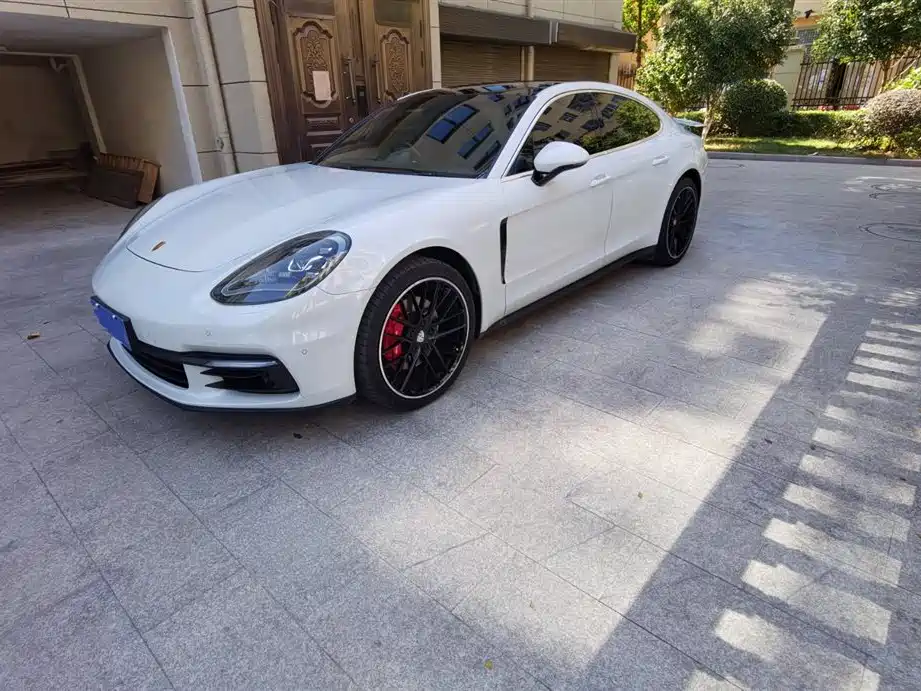 Porsche Panamera 2017 — фото 1