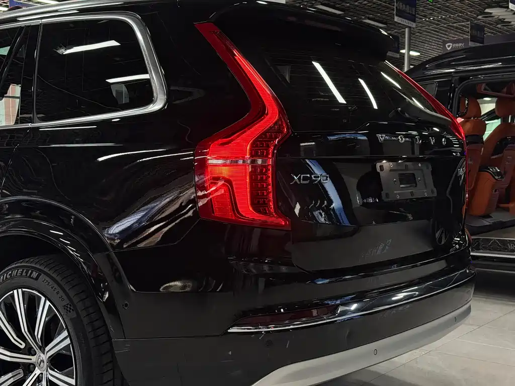Volvo XC90 2022 — фото 15