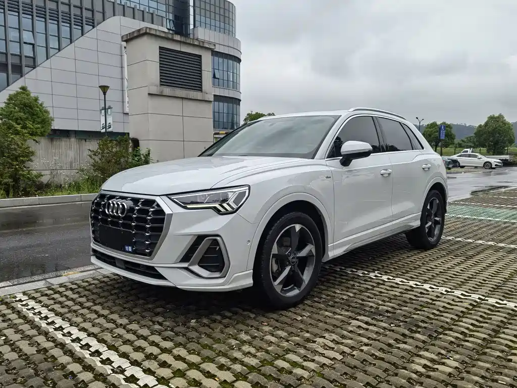 Audi Q3 2023 — фото 1