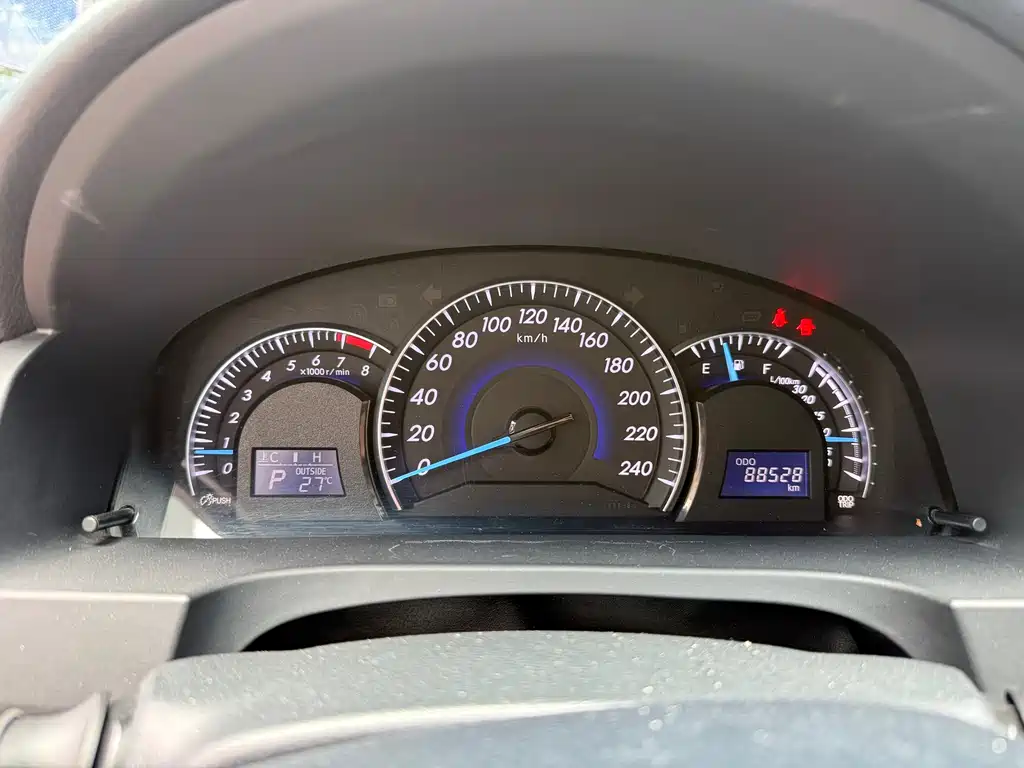 Toyota Camry 2017 — фото 13