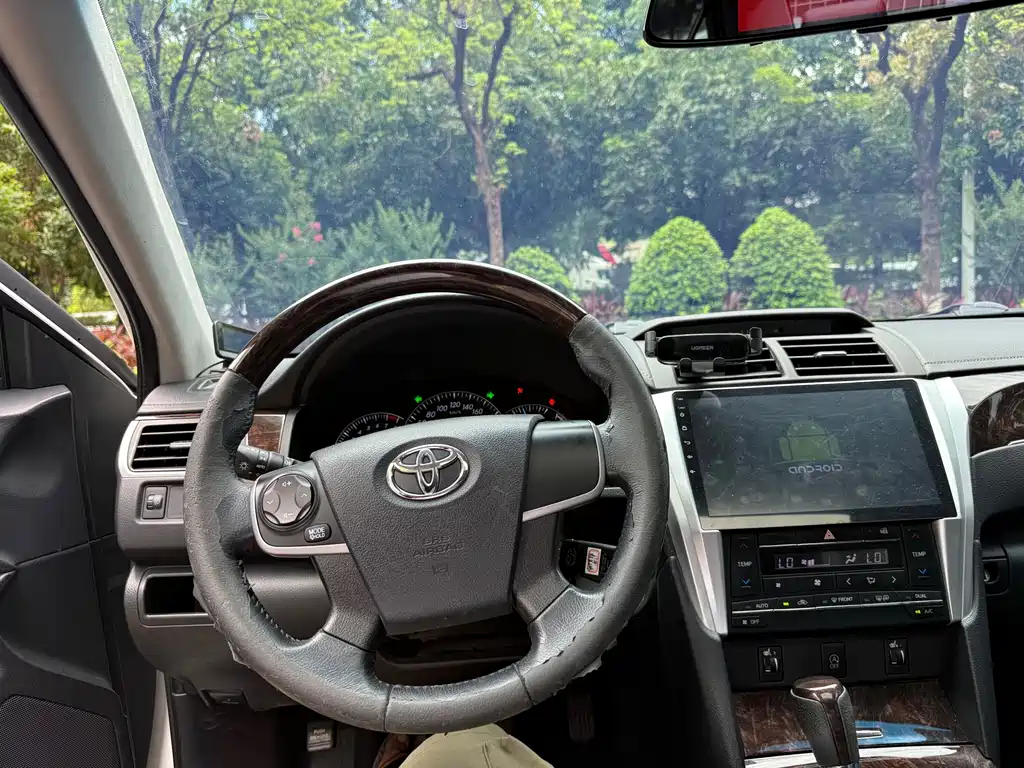 Toyota Camry 2017 — фото 12