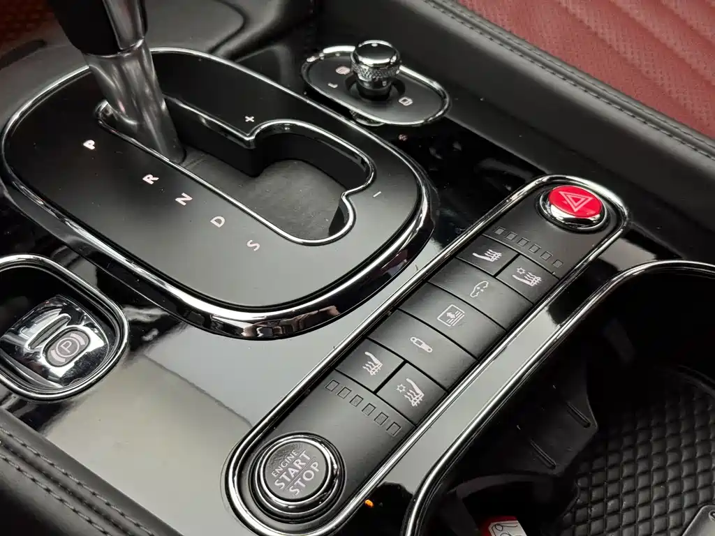 Bentley Flying Spur 2018 — фото 12