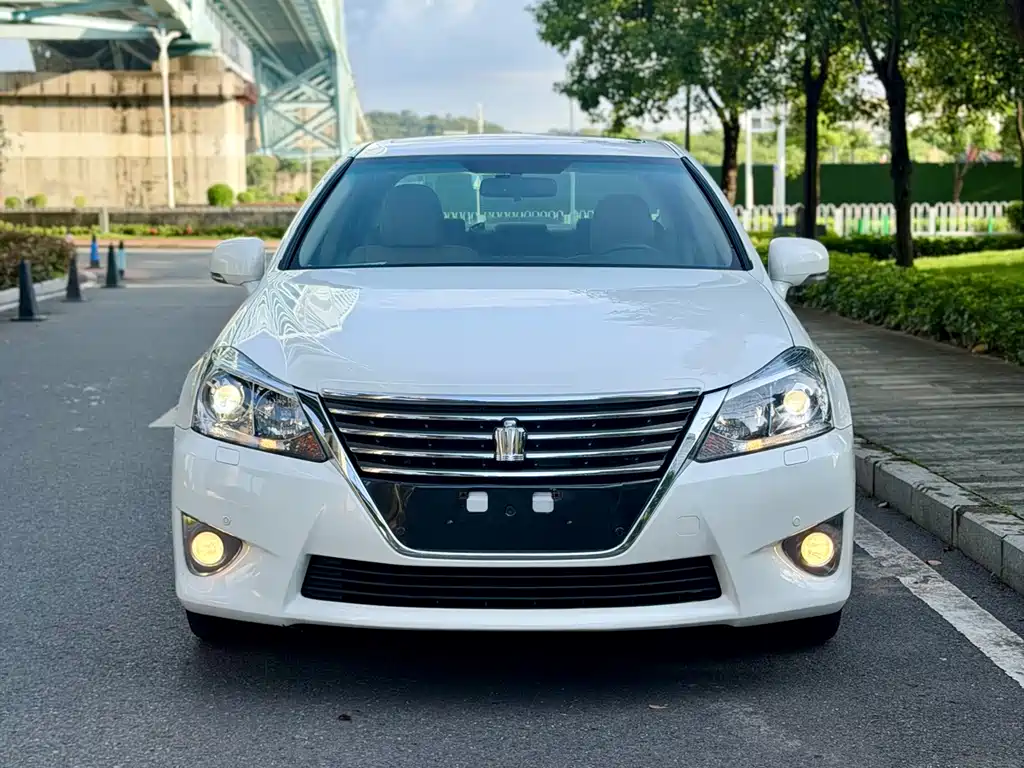 Toyota Crown 2013 — фото 2