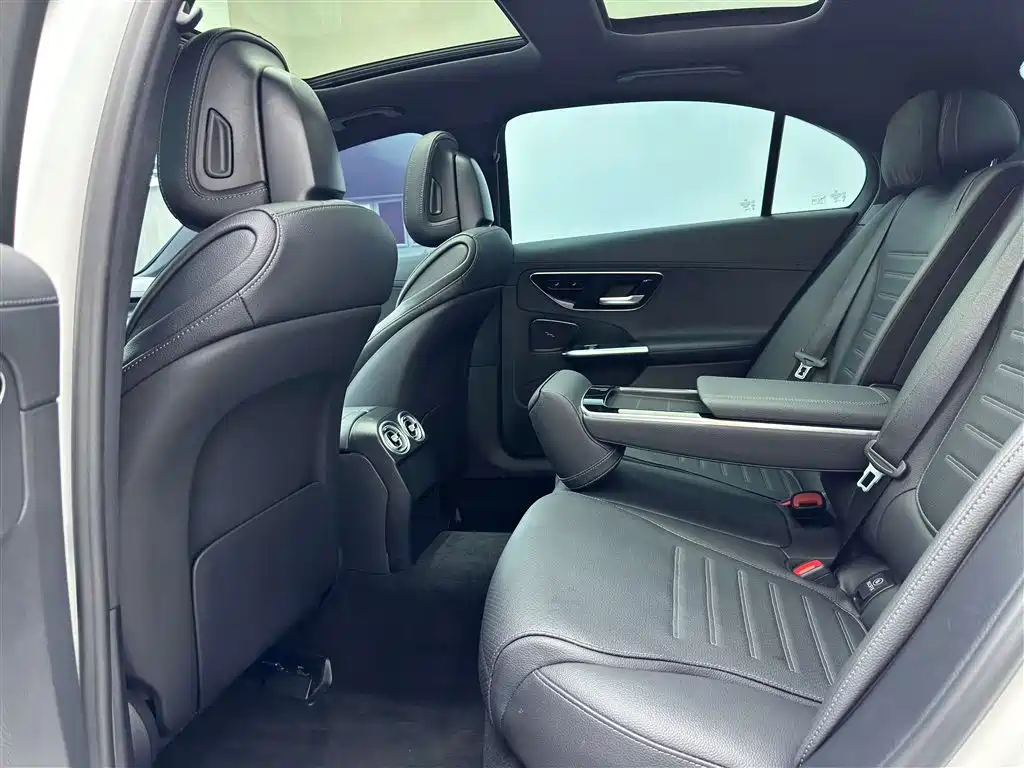 Mercedes-Benz C-Class 2024 — фото 30