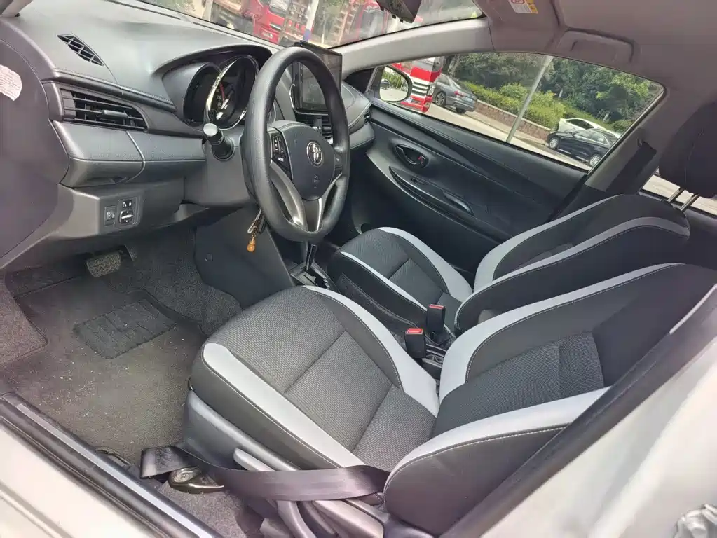 Toyota Yaris L 2022