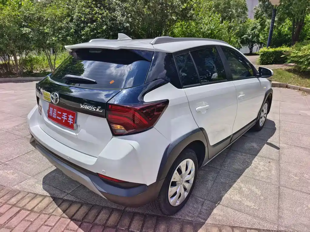 Toyota Yaris L 2022 — фото 9