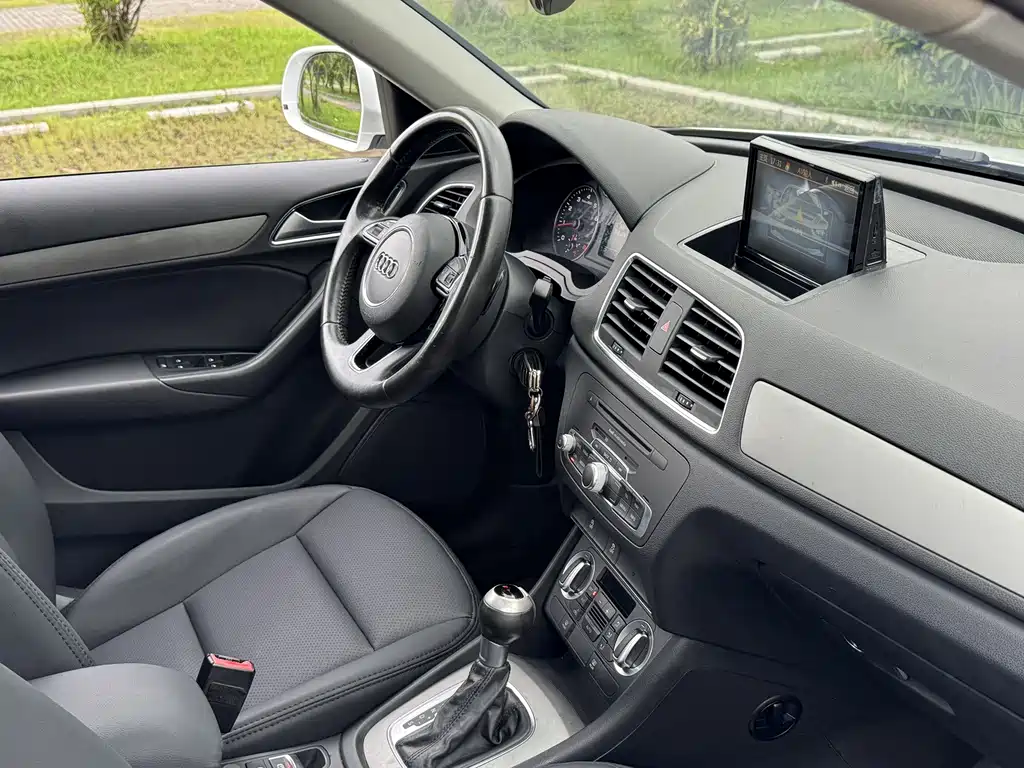 Audi Q3 2015 — фото 14