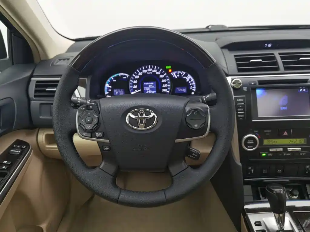 Toyota Camry 2012 — фото 11