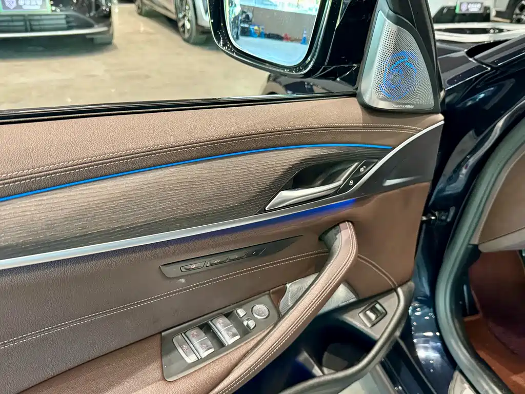 BMW 5 Series 2022 — фото 11