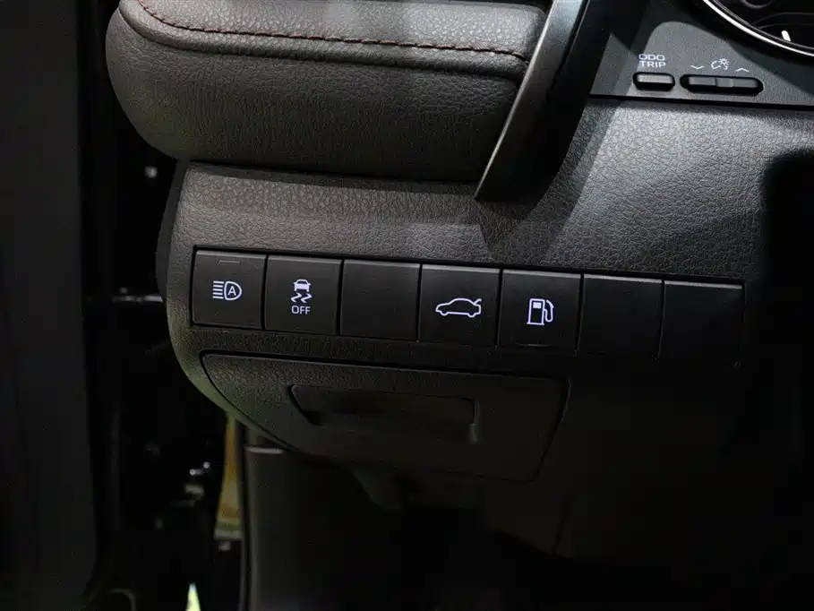 Toyota Camry 2019 — фото 20