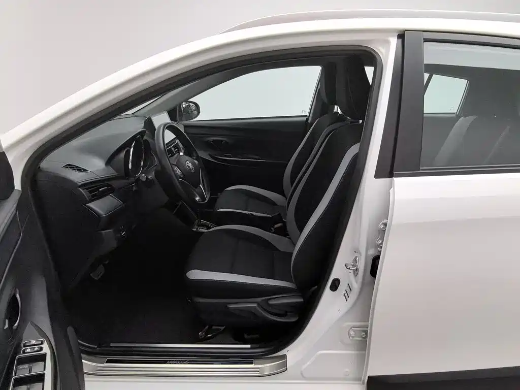 Toyota Yaris L 2021 — фото 10