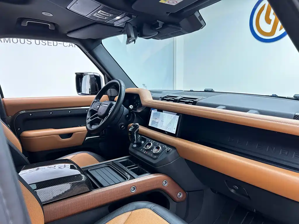 Land Rover Defender 2021 — фото 18