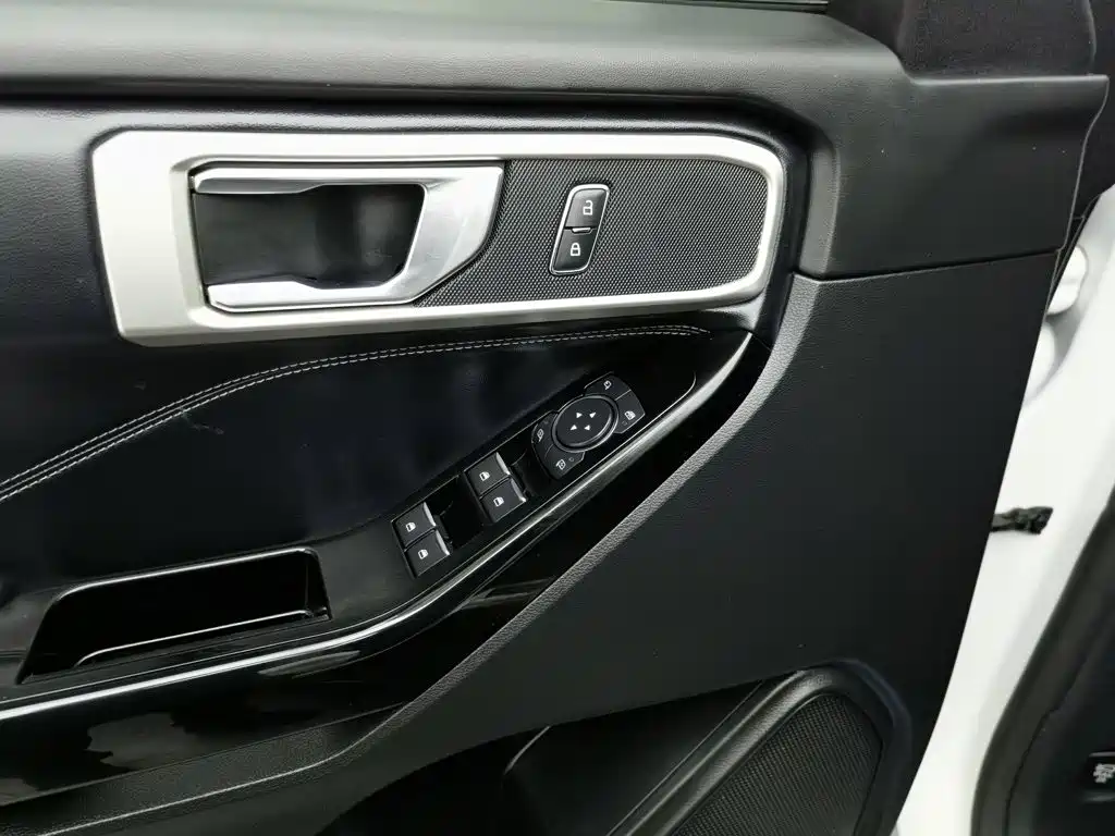 Ford Explorer 2021 — фото 9