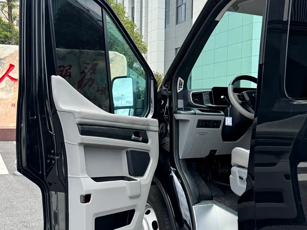Ford Transit T8 2024 — фото 10