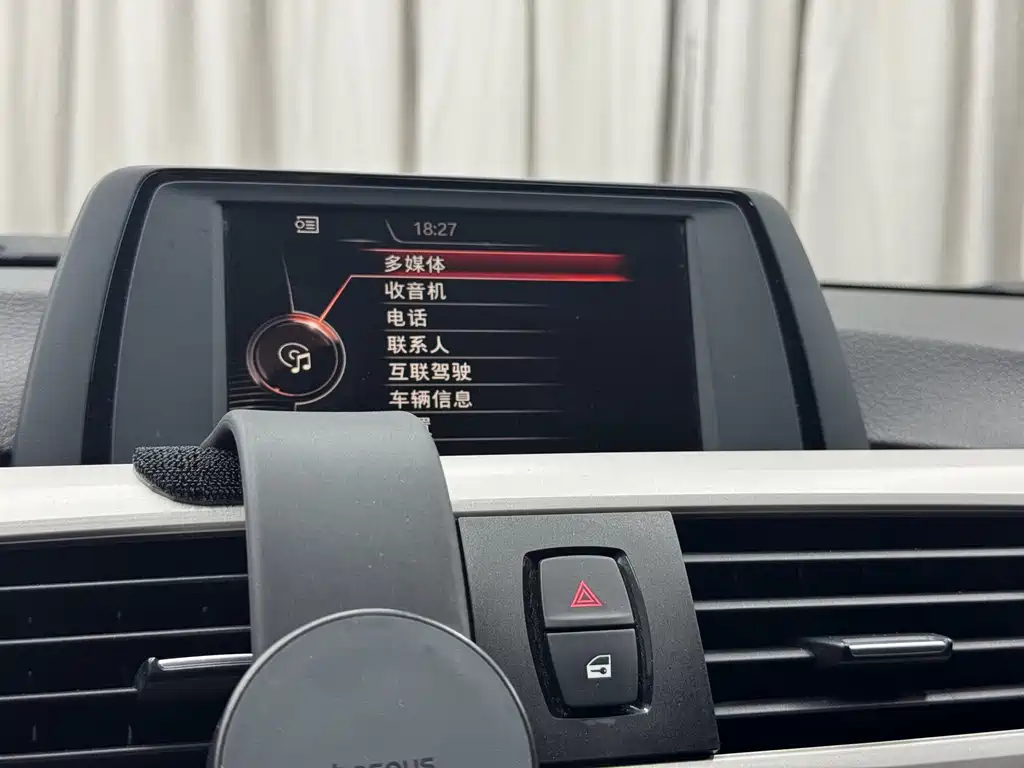 BMW 3 Series 2015 — фото 27