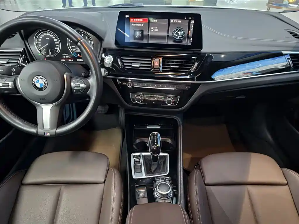 BMW 1 Series 2021 — фото 12