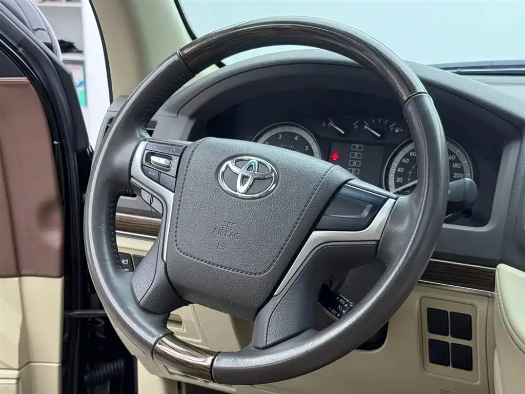 Toyota Land Cruiser 2020 — фото 11