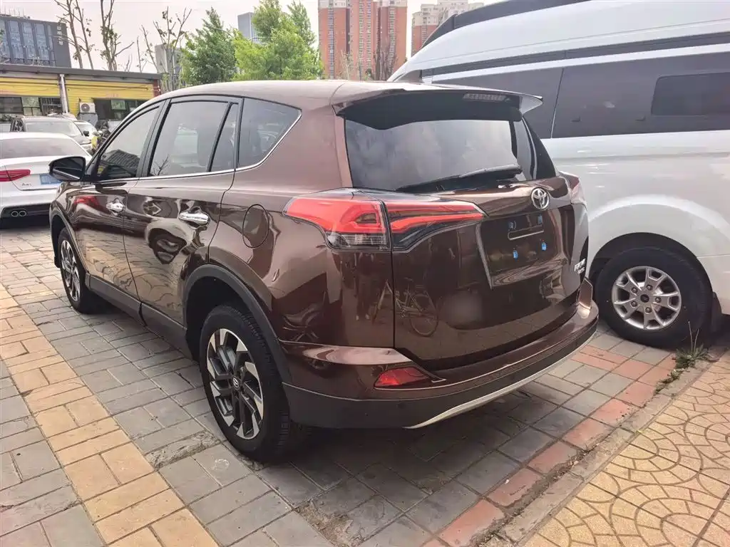 Toyota RAV4 2019 — фото 13