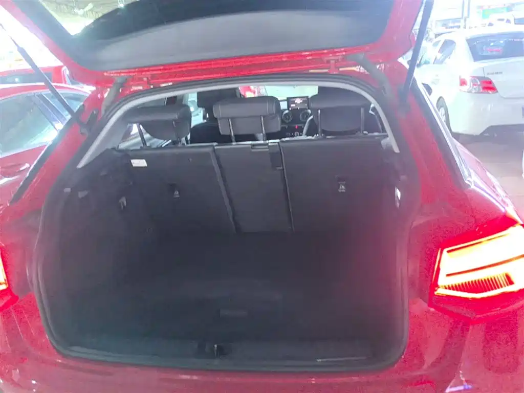 Audi Q2L 2018 — фото 19