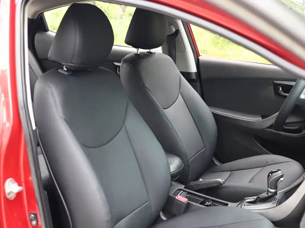 Hyundai Elantra 2016 — фото 21