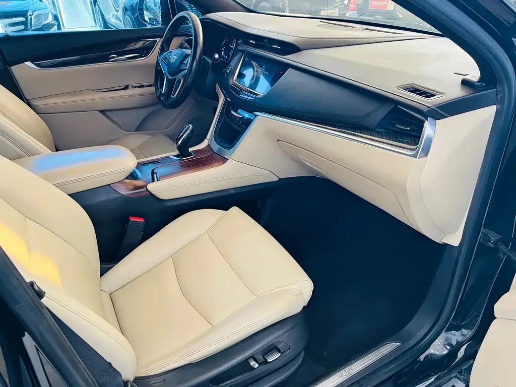 Cadillac XT5 2016 — фото 13