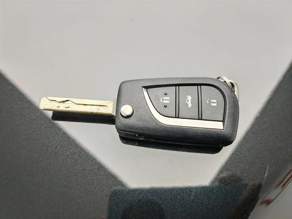 Toyota Camry 2018 — фото 19
