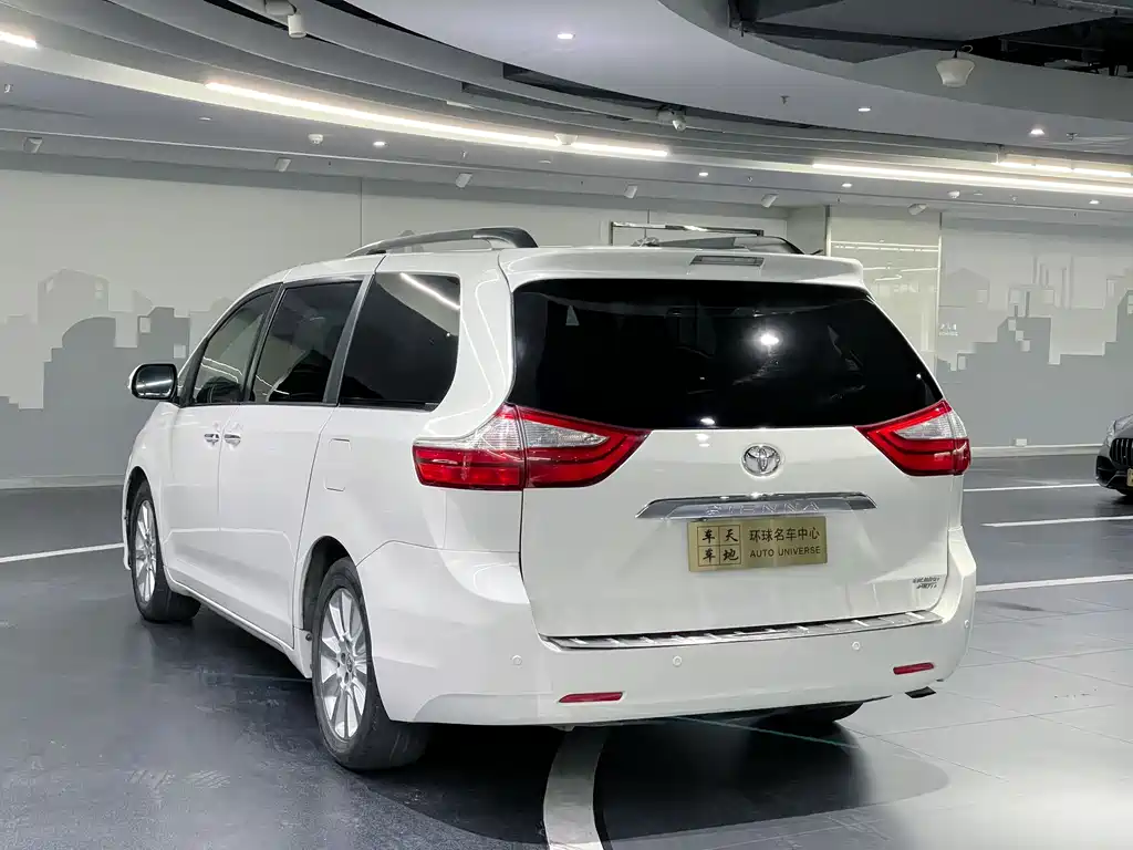 Toyota Sienna 2016 — фото 6