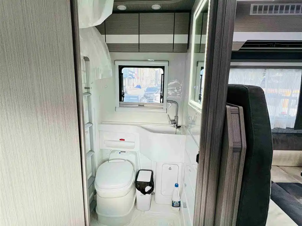 IVECO Ousheng 2023 — фото 24