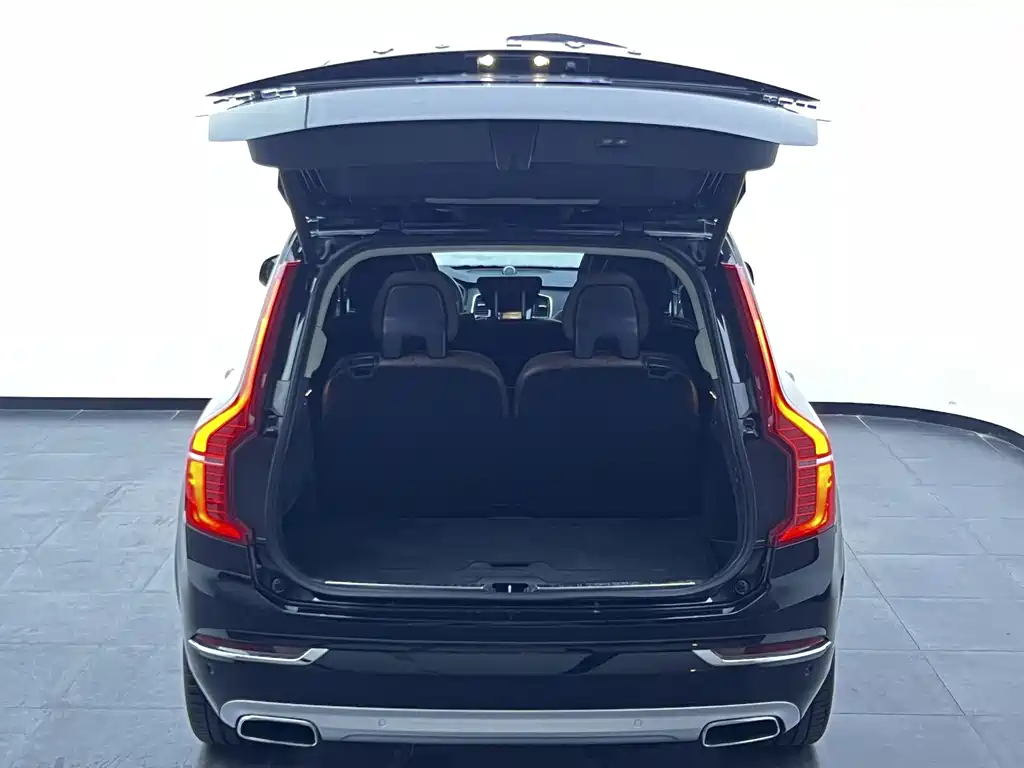 Volvo XC90 2018 — фото 17