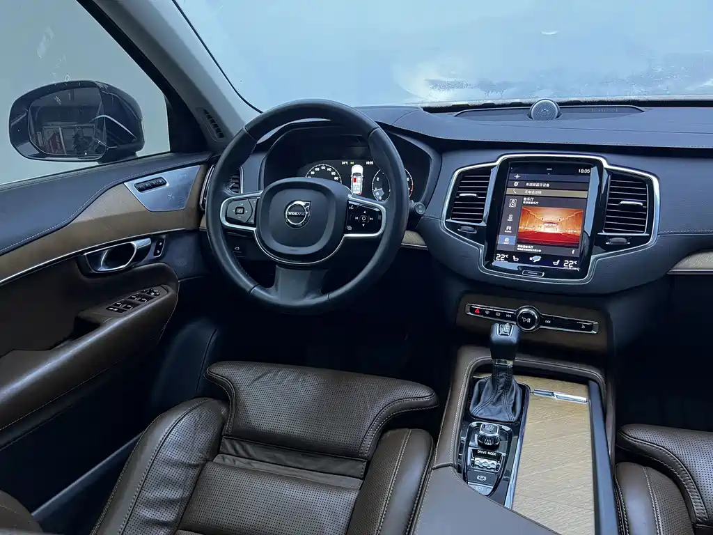 Volvo XC90 2018 — фото 22