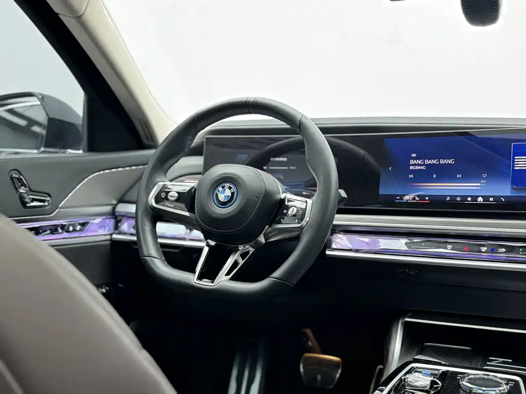 BMW i7 2025 — фото 13