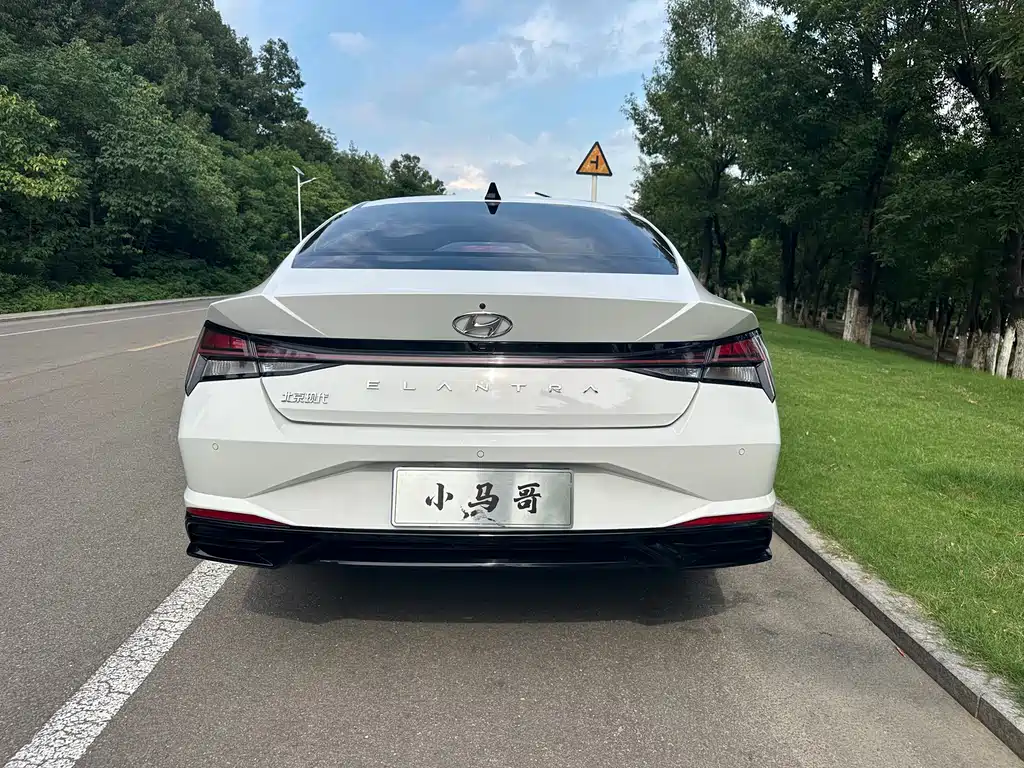 Hyundai Elantra 2023 — фото 8
