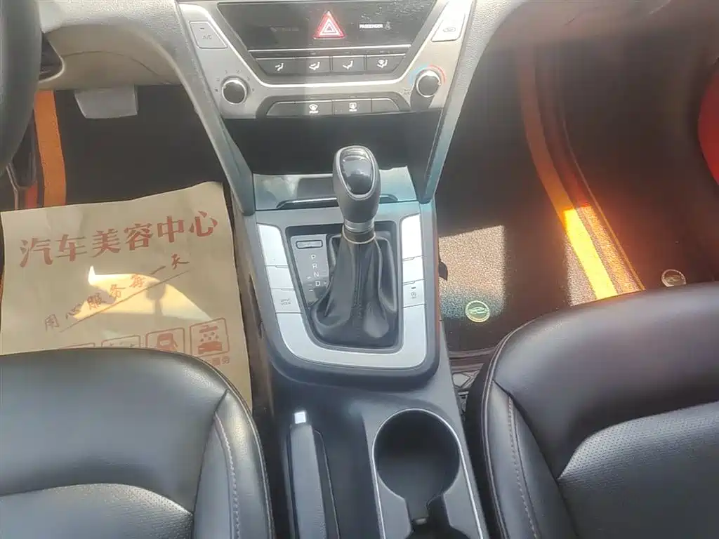 Hyundai Elantra 2019 — фото 14