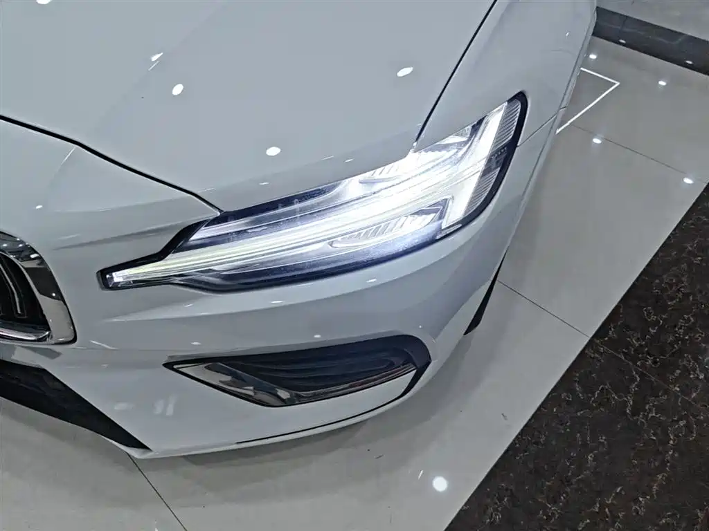 Volvo S60 2023 — фото 24